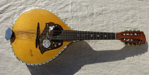 Vecchio mandolino circa - vecchio,